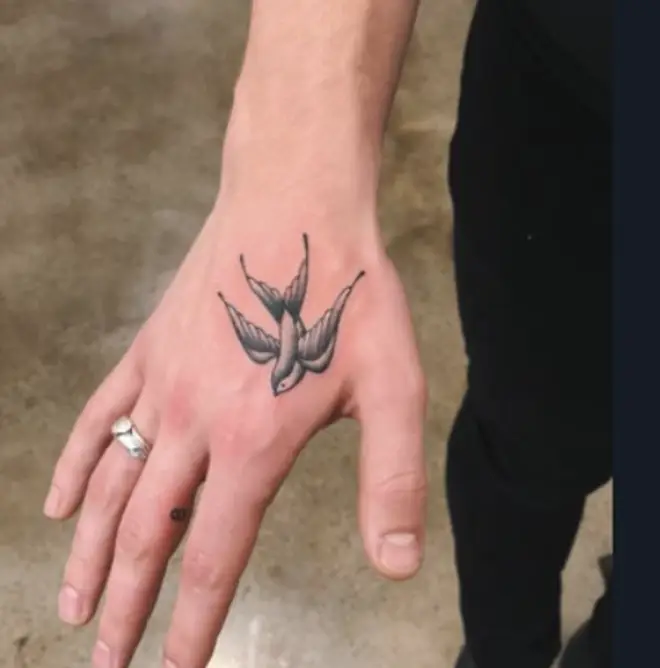 Shawn Mendes has a swallow tattoo on his hand