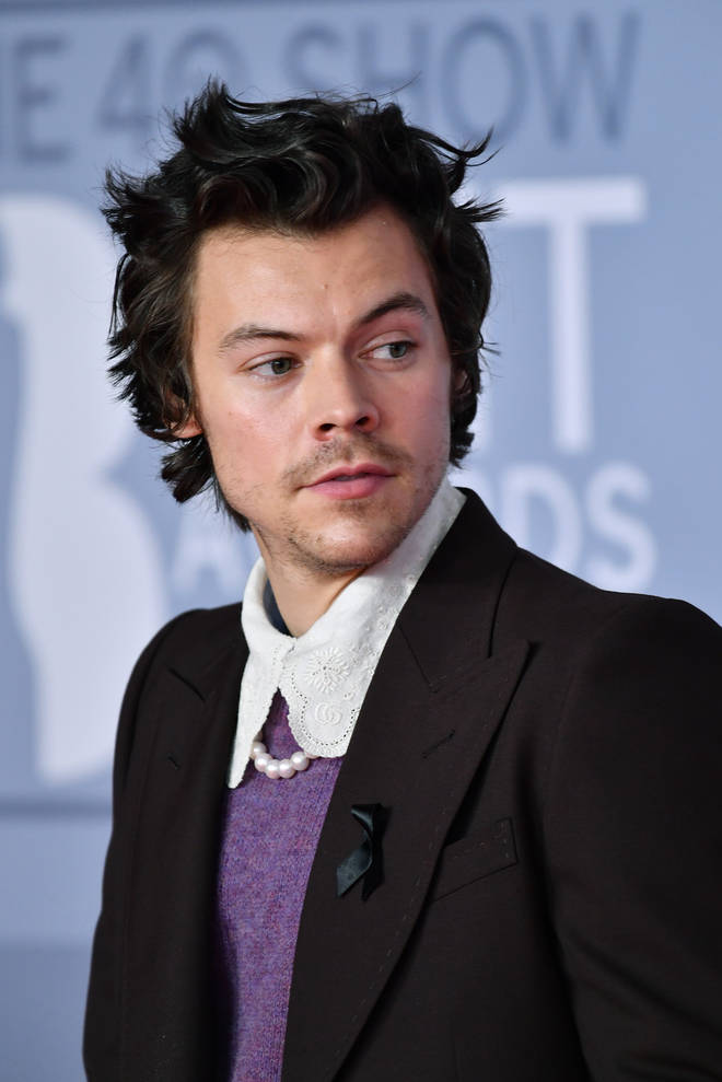 Harry Styles' ribbon is thought to symbol mourning