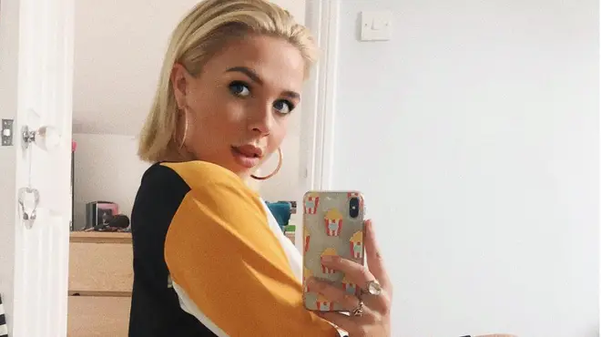 Gabby Allen poses for sexy Instagram selfie