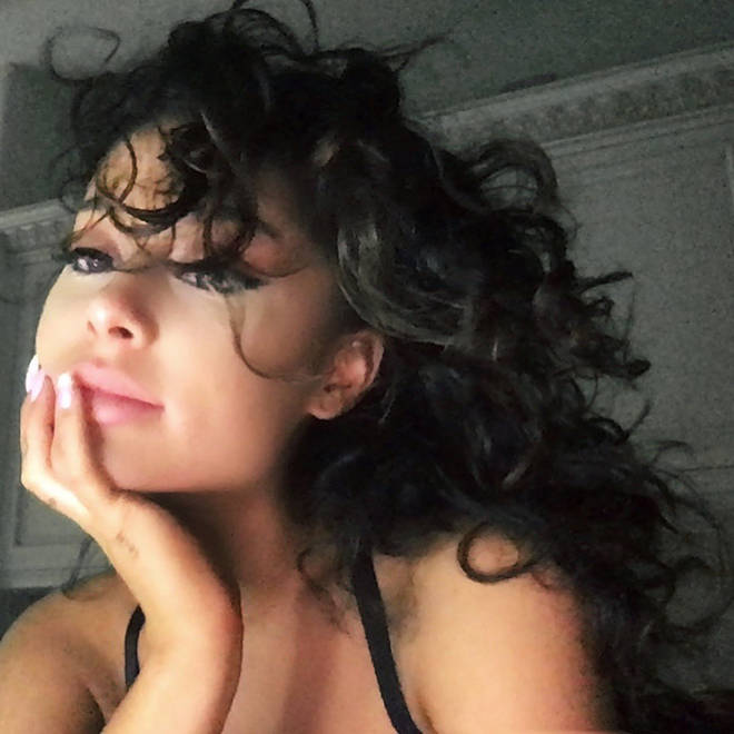 Ariana Grande posts rare shot of natural curly hair!