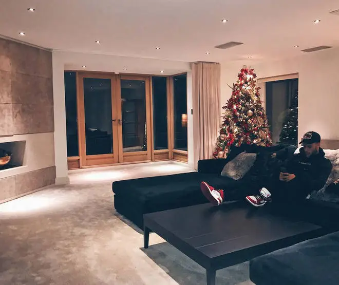 Alex Oxlade-Chamberlain has shared a few snaps of his home with Perrie Edwards