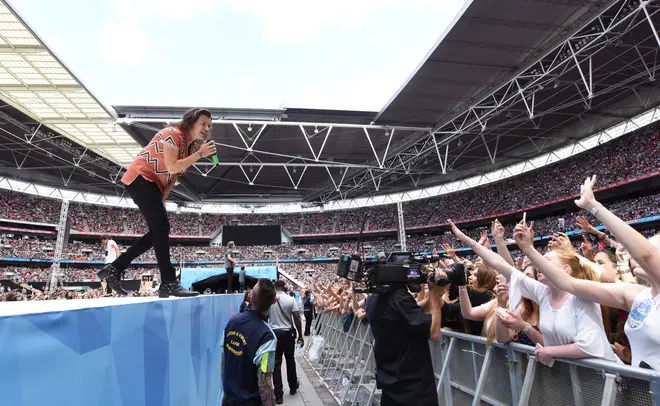 Harry Styles performed 'Best Song Ever' at Capital's Summertime Ball 2015