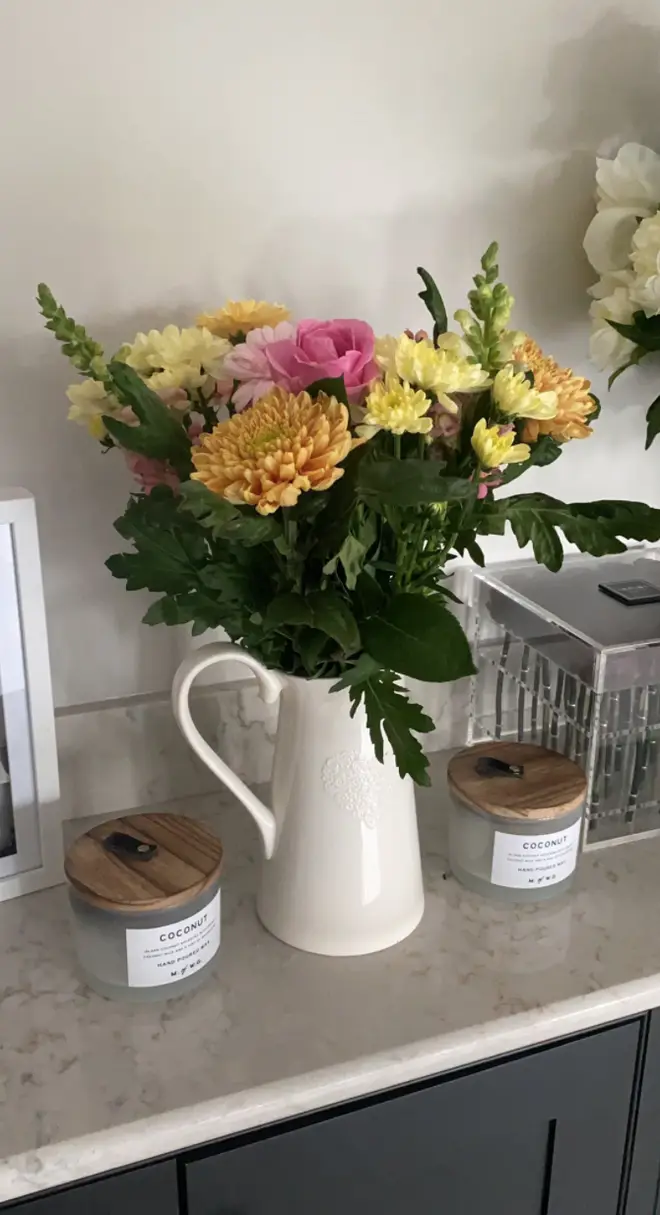 Waitrose gifted the pop star a bunch of flowers after the altercation