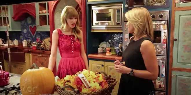 Taylor Swift gave a glimpse at her Nashville apartment in 2012