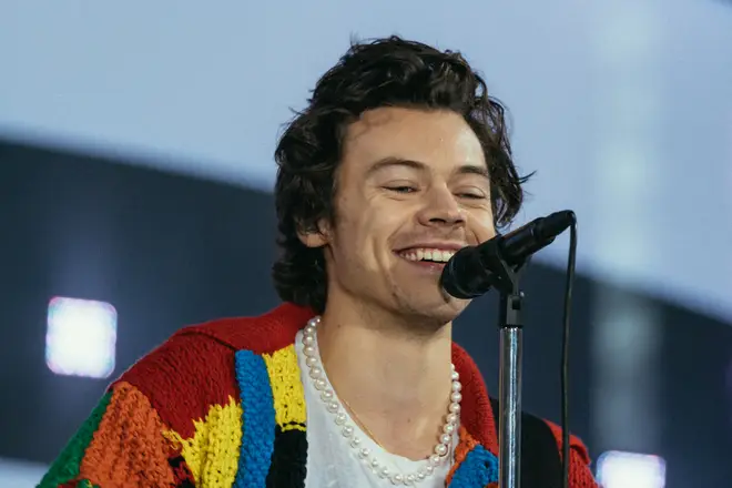 Harry Styles spark a fashion trend with this cardigan