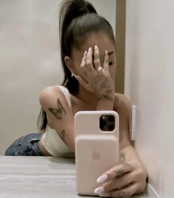 Ariana Grande's diamond ring is set alongside a small pearl