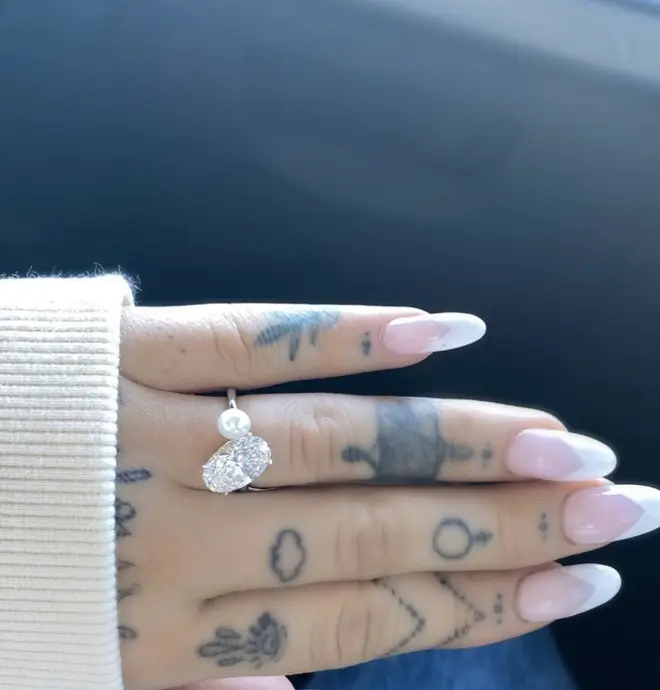 Ariana Grande shows off her enormous diamond engagement ring