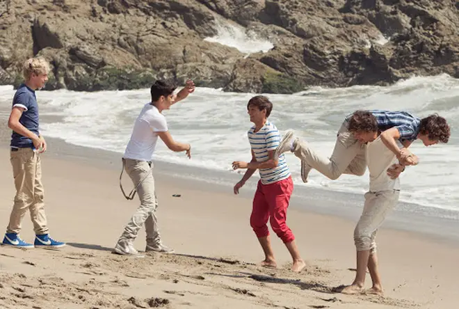 Liam Payne scooped up Harry Styles in the 'WMYB' music video