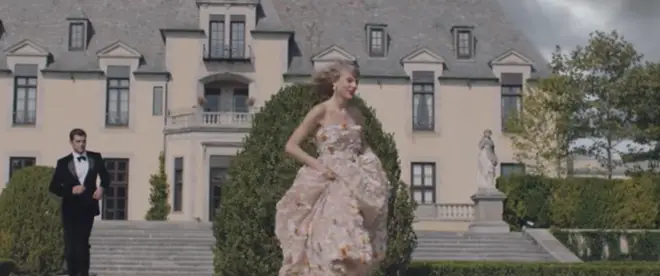 The mansion for Taylor Swift's 'Blank Space' is up for auction