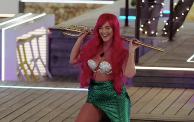 Mary Bedford's mermaid costume sparked a reaction from fans on Twitter