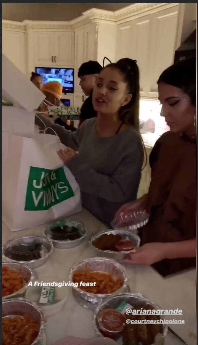 Ariana Grande orders food in for a 'friends giving'