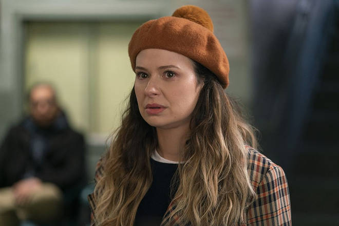 Katie Lowes plays Rachel in Inventing Anna