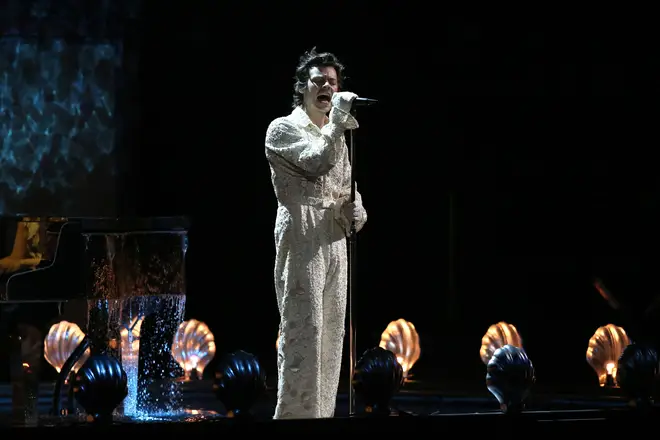Harry Styles wear Gucci jumpsuit during emotional 'Falling' performance