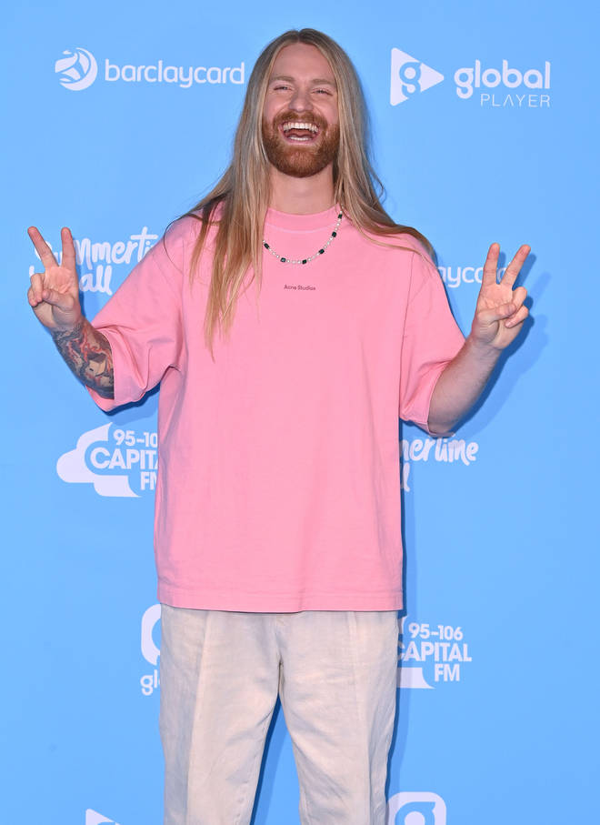 Sam Ryder co-ordinated his blush look for the #CapitalSTB