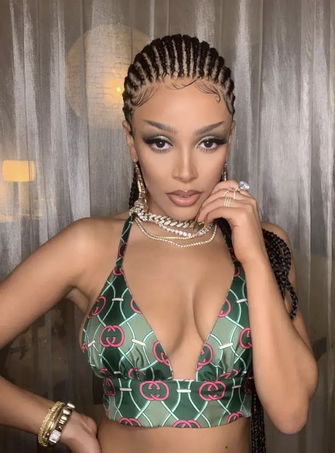 Doja Cat decided to shave her eyebrows on Instagram Live