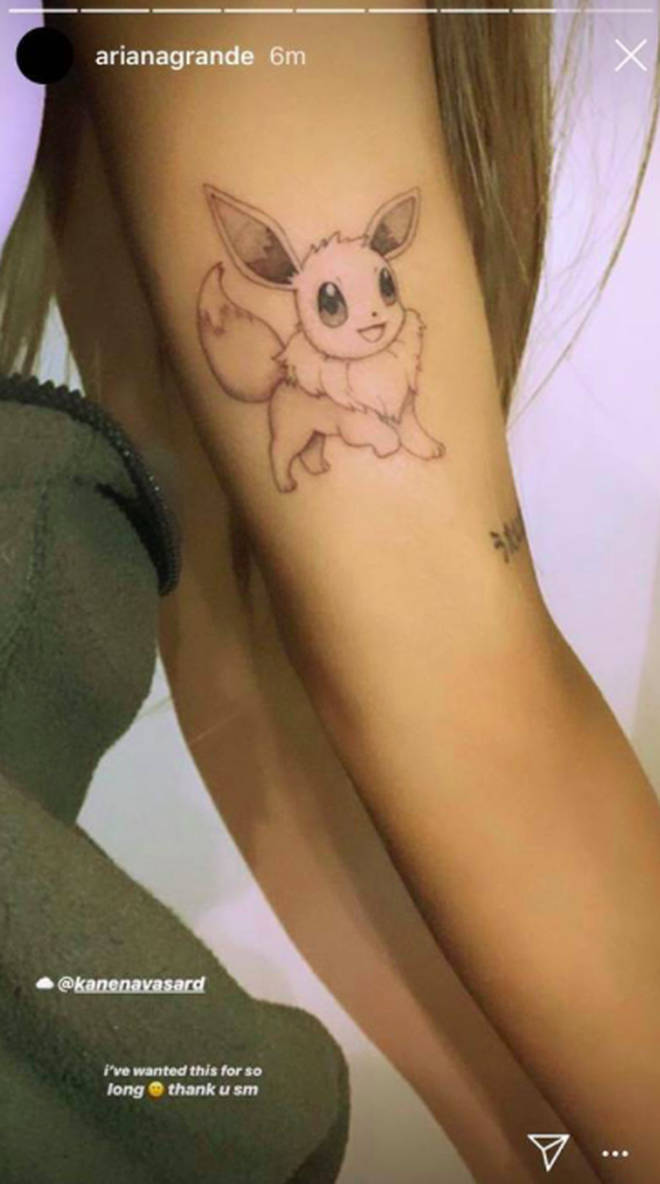 Ariana Grande has showed off her brand new tattoo!