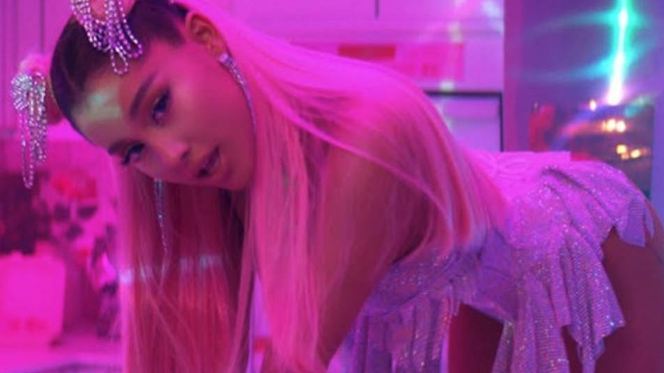 Ariana Grande Throws A Futuristic Heavenly House Party In 7