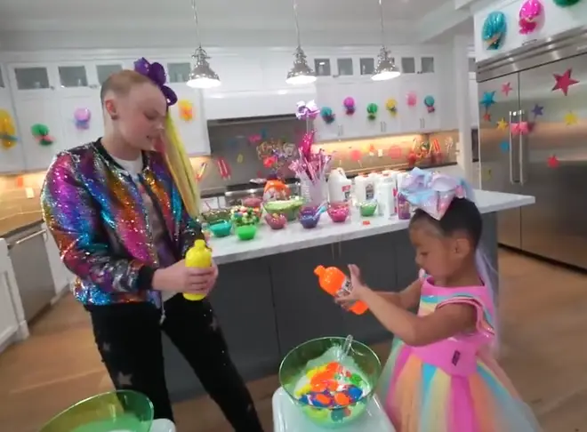 North was having a vlast while making slime with JoJo