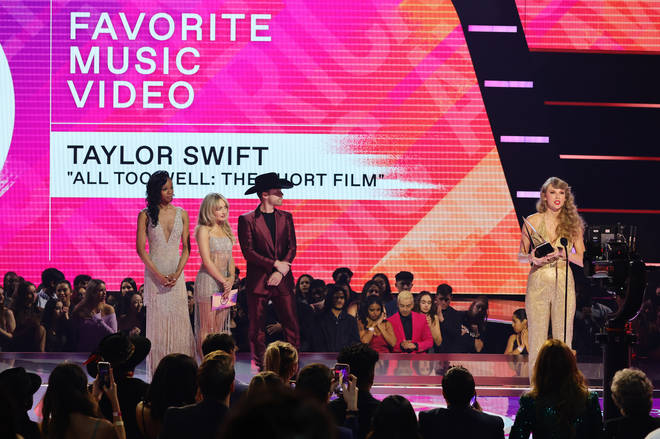 Taylor Swift accepts Favourite Music Video award for ‘All Too Well: The Short Film’