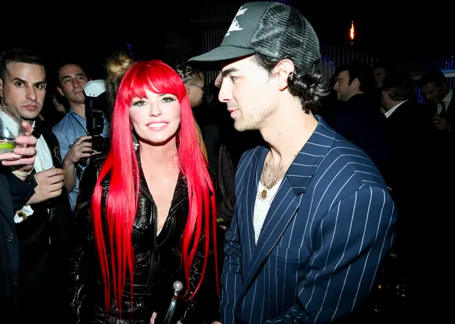 Joe Jonas was photographed with Shania Twain