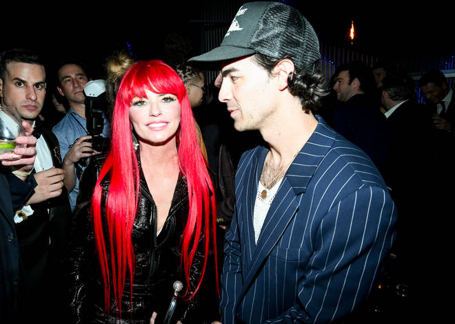 Joe Jonas was photographed with Shania Twain