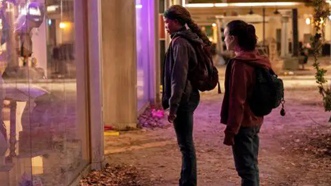 Ellie and Riley outside of Victoria's Secret in The Last of Us