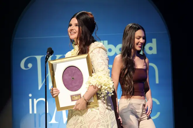 Olivia gave Lana the Visionary Award
