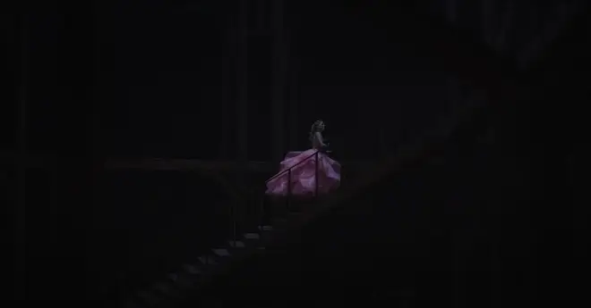 Ariana showed fans a darkly-lit shot of Glinda
