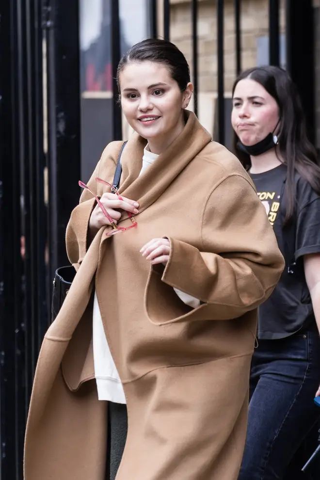 Selena Gomez declared herself single to a group of footballers