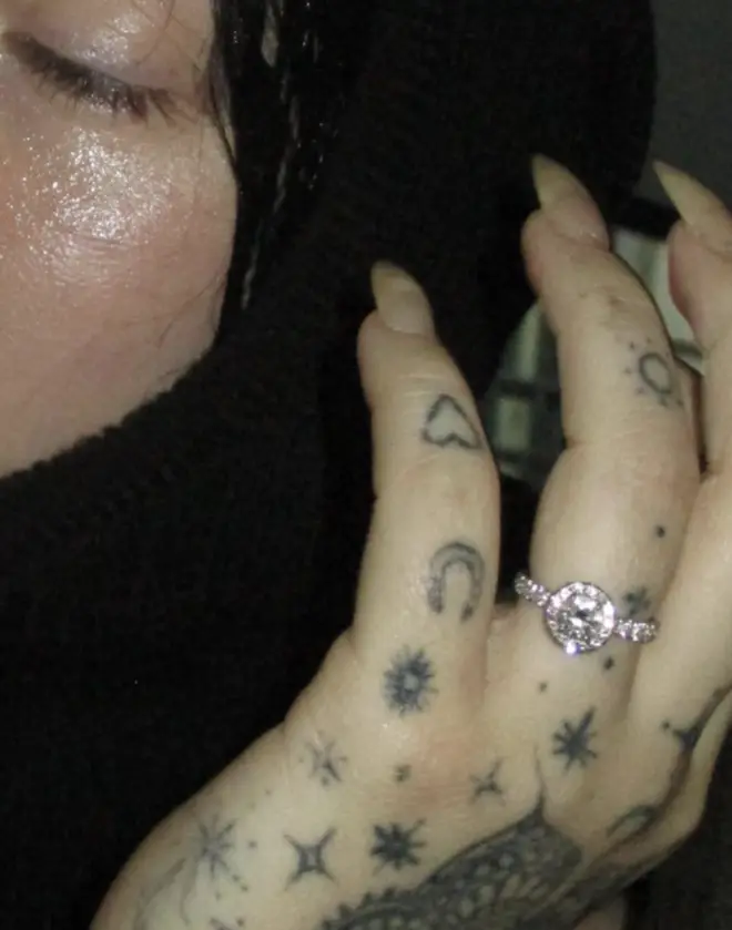 Noah Cyrus showed off her engagement ring