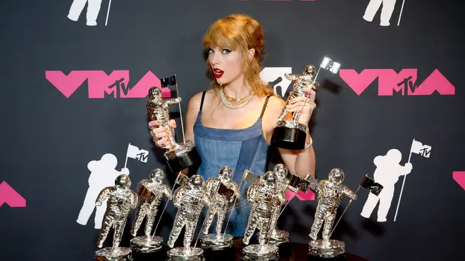 Taylor Swift adds 9 VMA moon person trophies to her collection!