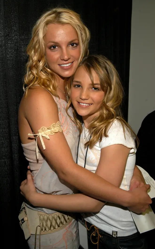 Britney Spears and sister Jamie Lynn at the Nickelodeon Kids Choice Awards 2003