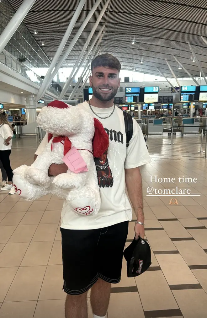 Tom Clare posed for partner Molly Smith at the airport
