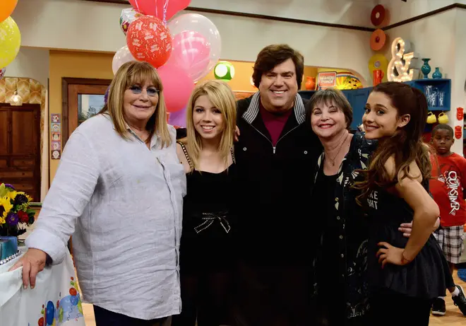 Dan Schneider with Ariana Grande, Jennette McCurdy, Penny Marshall and Cindy Williams