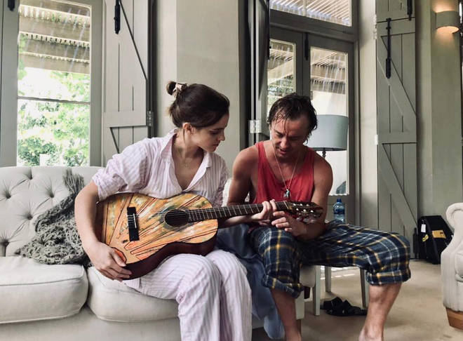 Tom Felton taught Emma Watson how to play guitar in one cosy snap