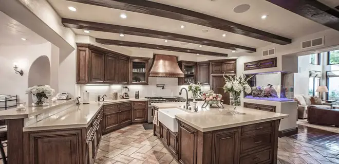 Liam Payne's kitchen includes an island and breakfast bar
